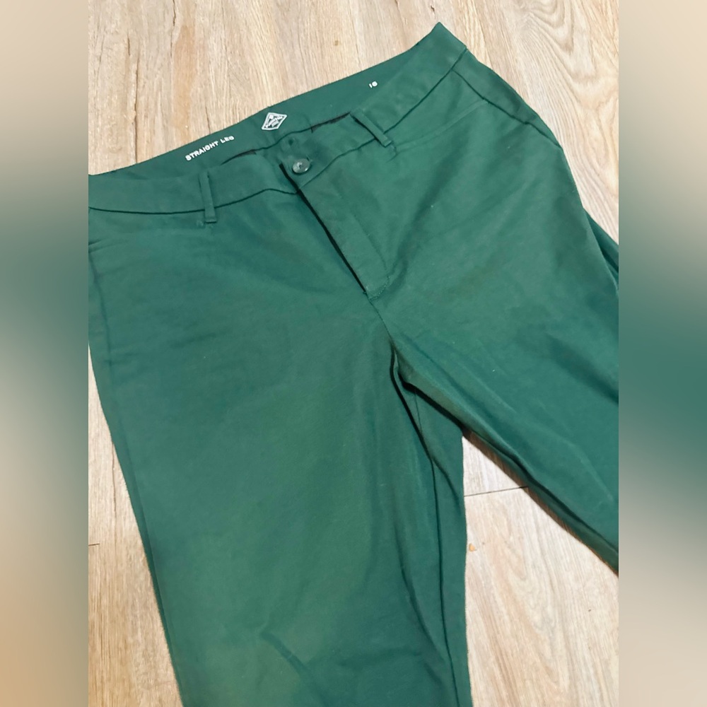 🔥$10 FINAL PRICE🔥 St. John's Bay Emerald Green Straight Leg Pixie Pants💛 - Picture 3 of 7